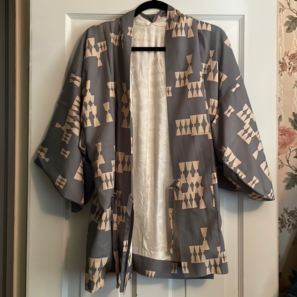 TRADITIONAL VINTAGE KIMONO